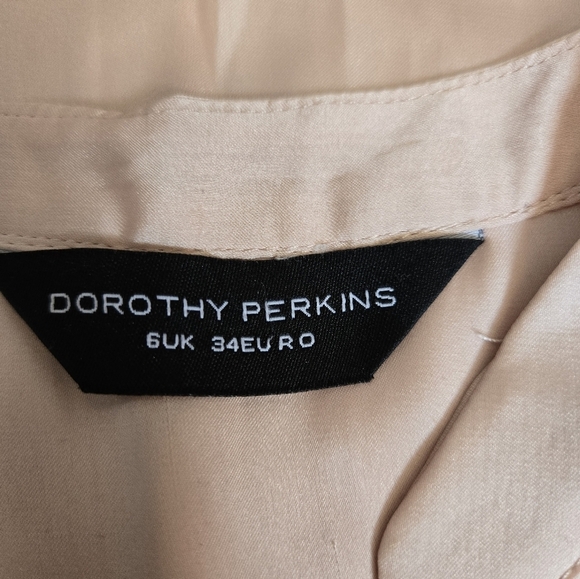 Dorothy Perkins Rose Gold Satin Blouse with Mandarin Collar. Size 6 - Picture 8 of 11